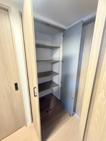 ライフペリエ三郷の収納|廊下の収納です