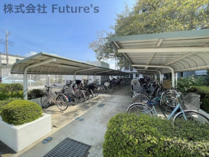 ライフペリエ三郷の駐輪場|敷地内に駐輪スペース完備