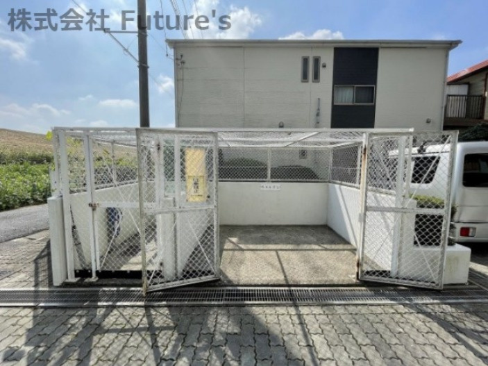 ライフペリエ三郷のその他共用部分|敷地内ゴミ置き場