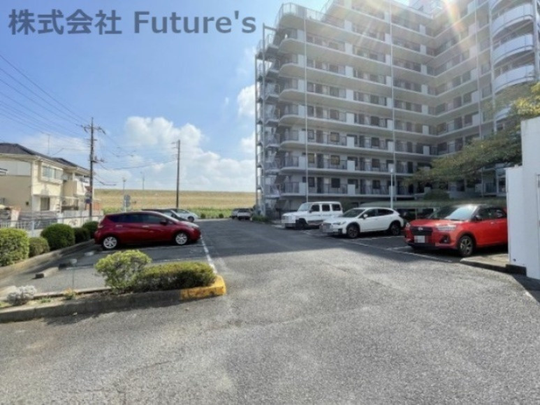 ライフペリエ三郷の駐車場|敷地内カースペース（要空き・料金確認）