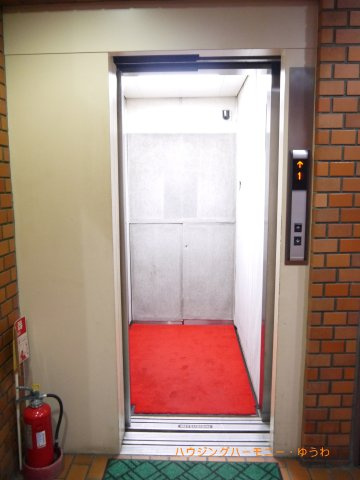 【その他共用部分】 | ヒルクレスト駒込 | 階段移動の手間を省く現代の必需設備です。