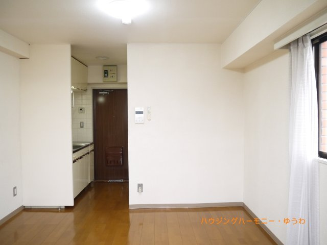 【洋室】 | ヒルクレスト駒込 | 北側と東側の二面採光で明るさが享受できる居室