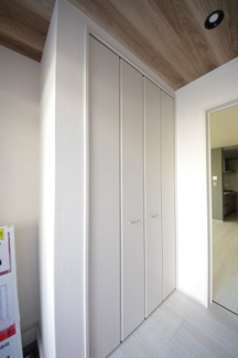 【居間・リビング】 | 【仲介手数料無料！！】日野市旭が丘1丁目　新築戸建て（全3棟）2号棟　5390万円