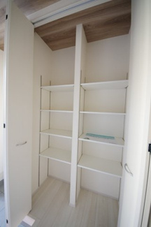 【居間・リビング】 | 【仲介手数料無料！！】日野市旭が丘1丁目　新築戸建て（全3棟）2号棟　5390万円