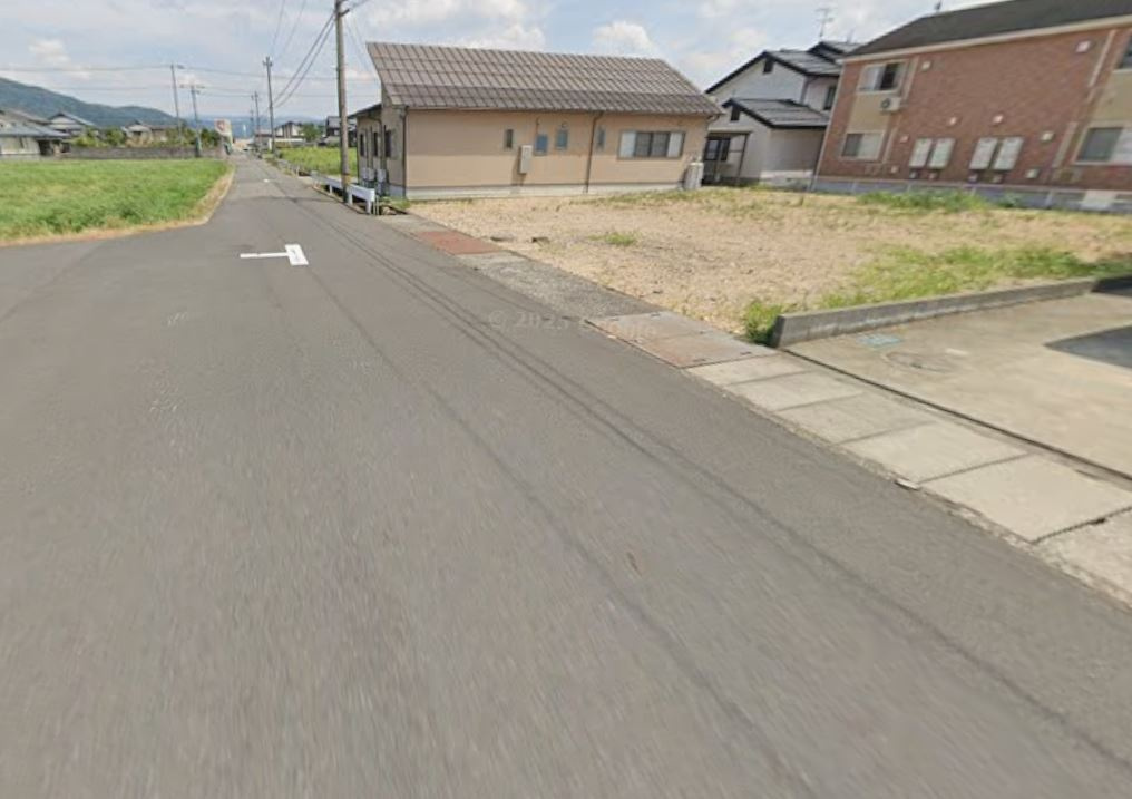 鯖江市水落町3丁目　分譲住宅Ａ棟の前面道路含む現地写真