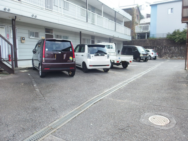 三ツ葉荘の駐車場