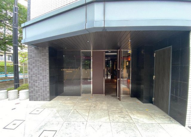 ミルーナヒルズエグラス梅島のエントランス