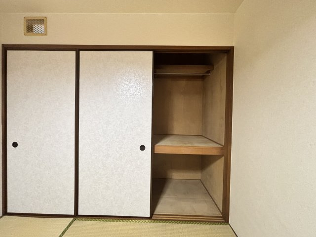 川口市元郷３丁目の賃貸マンションの収納