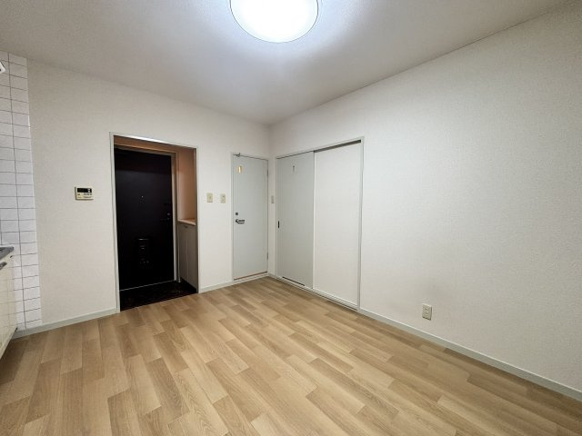 川口市元郷３丁目の賃貸マンションの居間・リビング