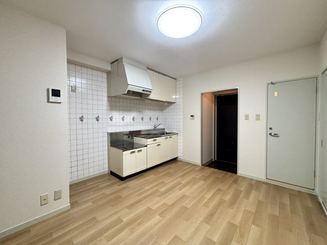 川口市元郷３丁目の賃貸マンションの居間・リビング