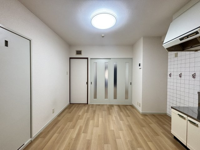 川口市元郷３丁目の賃貸マンションの居間・リビング