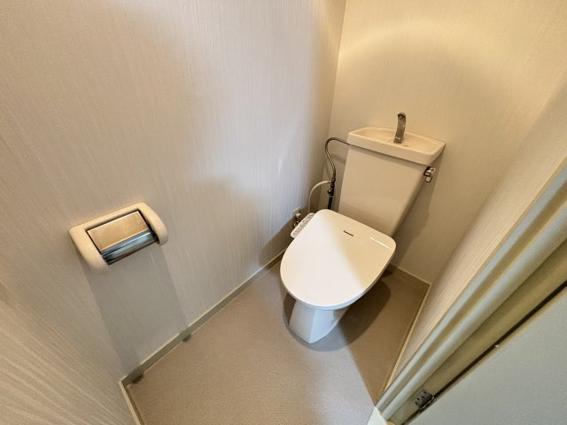 川口市元郷３丁目の賃貸マンションのトイレ