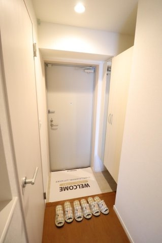 三鷹市下連雀６丁目の賃貸マンションの玄関