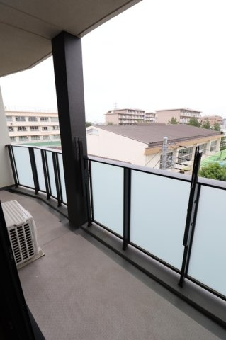 三鷹市下連雀６丁目の賃貸マンションのバルコニー