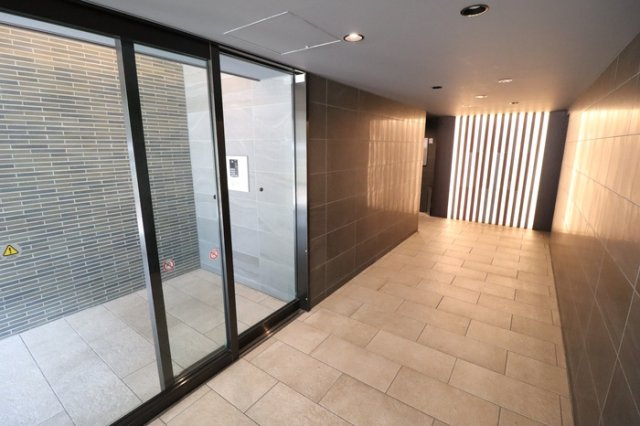 三鷹市下連雀６丁目の賃貸マンションのロビー