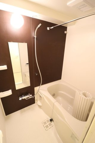 三鷹市下連雀６丁目の賃貸マンションの浴室