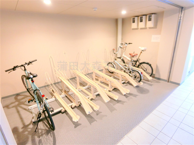 ウェルスクエアイズム蒲田SOUTHのその他共用部分|屋根付きラック式の駐輪場