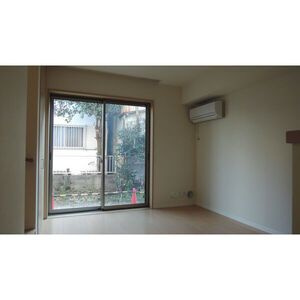 ノワイエの居間・リビング