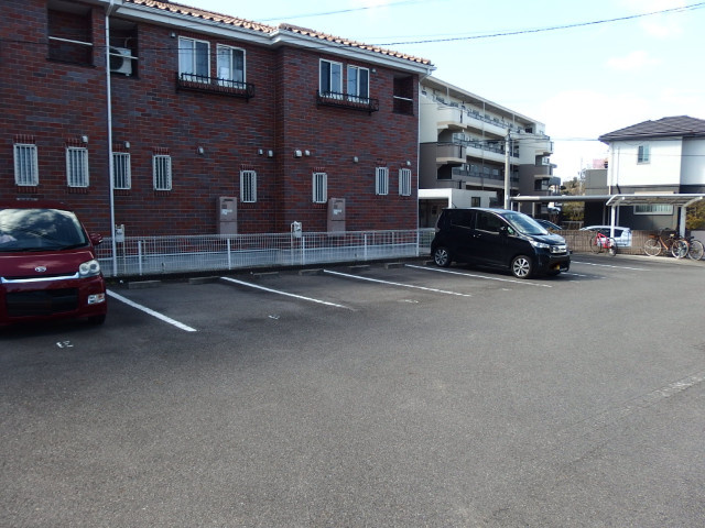 Ｇｒａｎｄ　Ｃｏｕｒｔ壱番館の駐車場