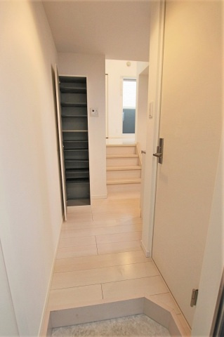 CastleEast L’sの玄関