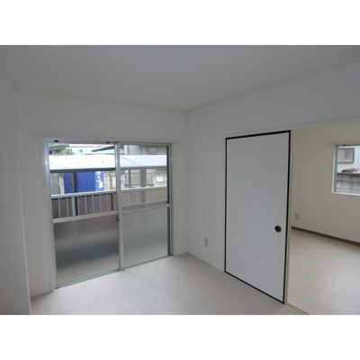 【居間・リビング】 | 平野マンション | 使いやすいリビングです