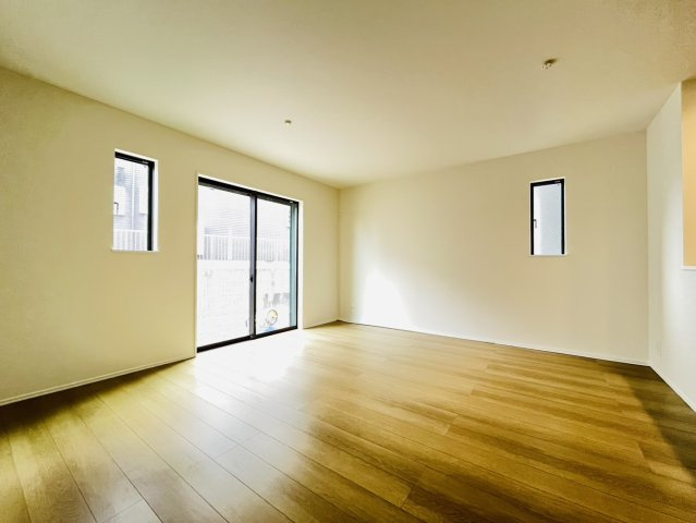 豊明市新栄町3-104『仲介手数料無料』新築戸建ての居間・リビング