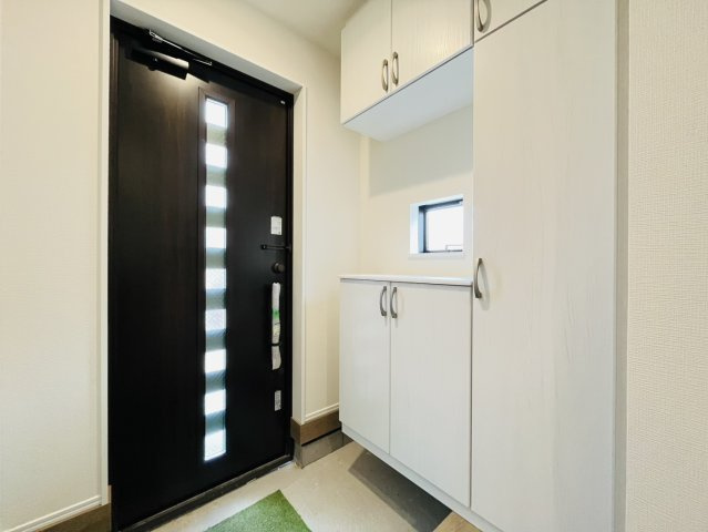 豊明市新栄町3-104『仲介手数料無料』新築戸建ての玄関