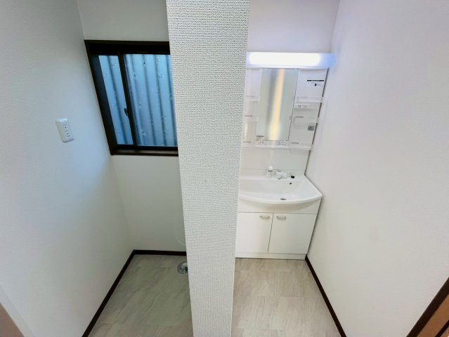 小山市大字間々田　リフォーム物件の独立洗面台|〇洗面所〇
リフォーム済みのきれいな洗面台！気持ちよく朝の身支度ができます（＾＾）
2025年10月撮影