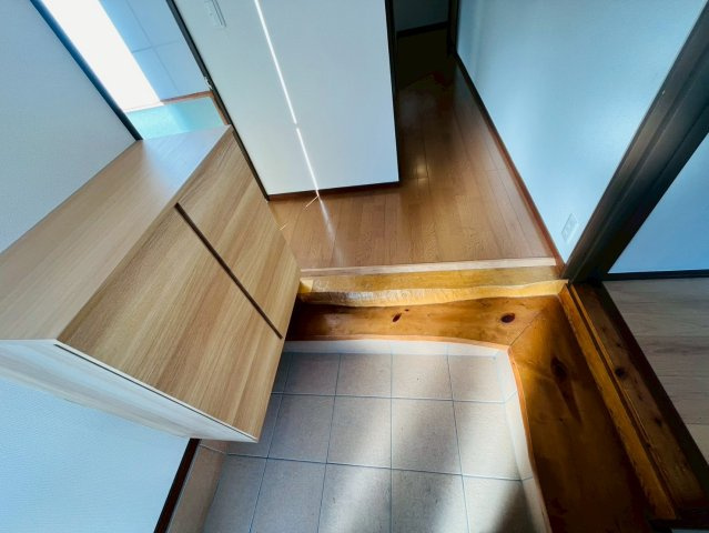 小山市大字間々田　リフォーム物件の玄関|〇玄関〇
お家の顔にもなる明るい玄関♪木の温もりが感じられます（＾＾）
2025年10月撮影