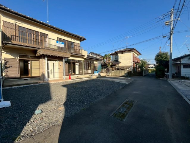 小山市大字間々田　リフォーム物件の駐車場|〇カースペース〇
車3台以上駐車可！
2025年10月撮影