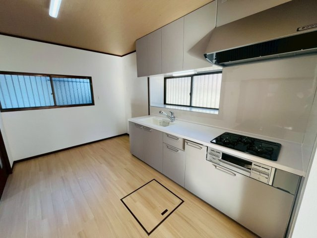 小山市大字間々田　リフォーム物件のキッチン|〇キッチン〇
明るいキッチン♪広々しているので、ご夫婦で会話を楽しみながらお料理をすることができます（＾＾）
2025年10月撮影