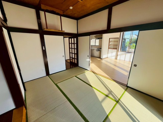 小山市大字間々田　リフォーム物件の和室|〇和室〇
6帖の和室。ダイニング通さずにも出入りできるので急な来客でも安心です♪
2025年10月撮影