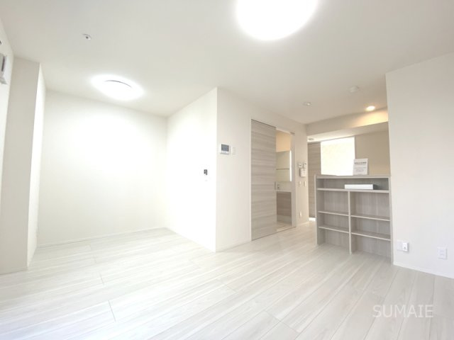 グレイシャス大宮の居間・リビング|12.9帖LDKです☆彡