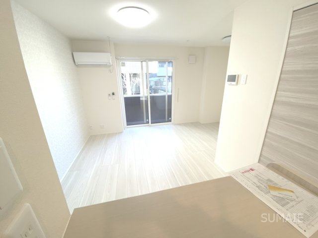 グレイシャス大宮の居間・リビング|キッチンカウンターより☆彡