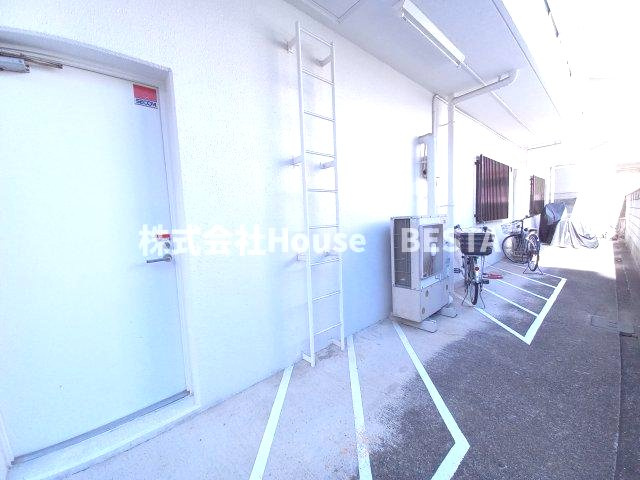 Apartments　大倉山の駐車場