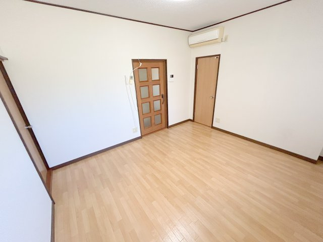 学園大和町3丁目戸建の居間・リビング