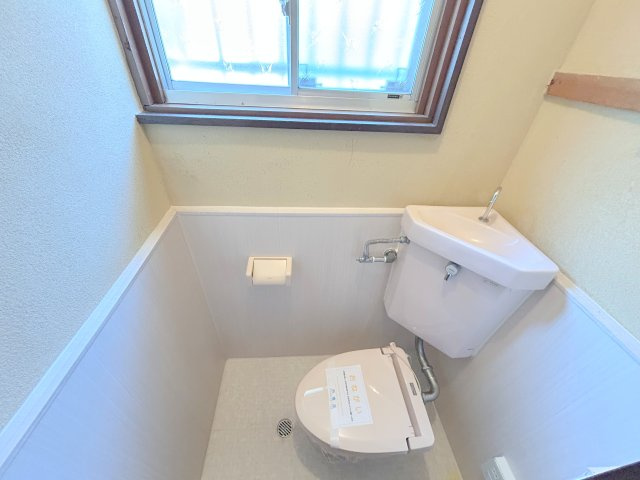 学園大和町3丁目戸建のトイレ