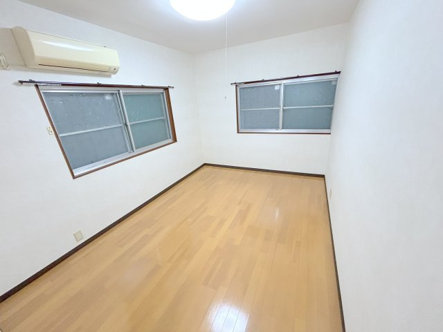 学園大和町3丁目戸建の洋室