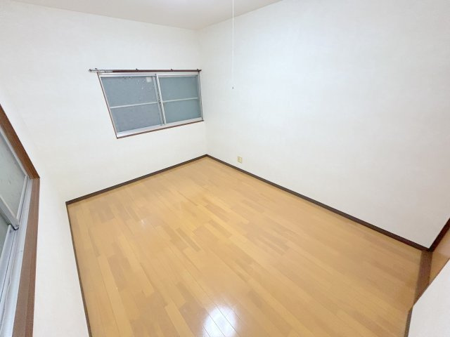 学園大和町3丁目戸建の洋室