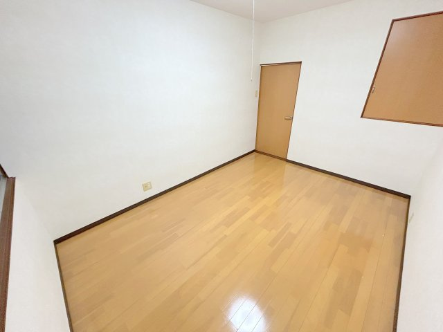 学園大和町3丁目戸建の洋室