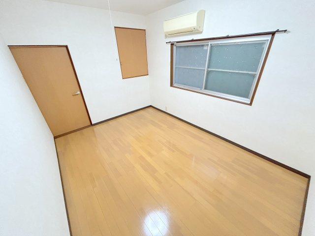 学園大和町3丁目戸建の洋室