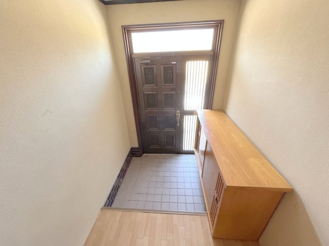 学園大和町3丁目戸建の玄関