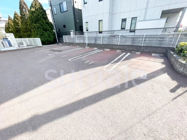 エクセレンテの駐車場