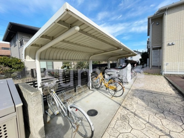 エクセレンテのその他共用部分|屋根付き駐輪場です。