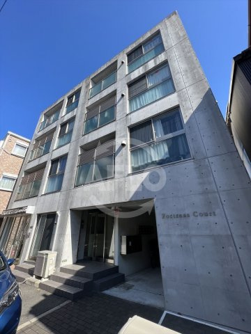 フォートレスコート