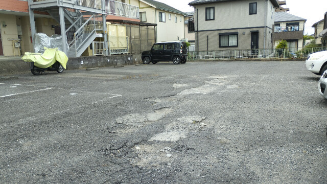 シャレーミウラの駐車場