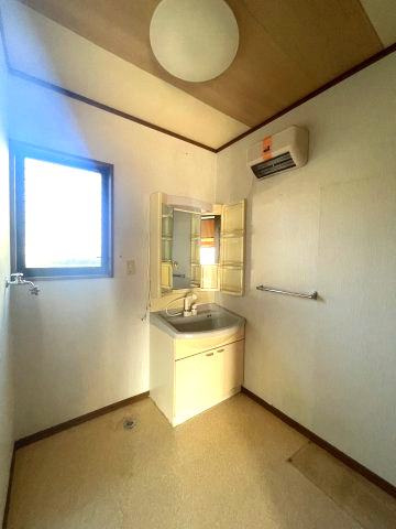 福島市鎌田字原際　中古戸建て・中古住宅の独立洗面台