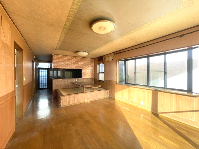 福島市鎌田字原際　中古戸建て・中古住宅の居間・リビング