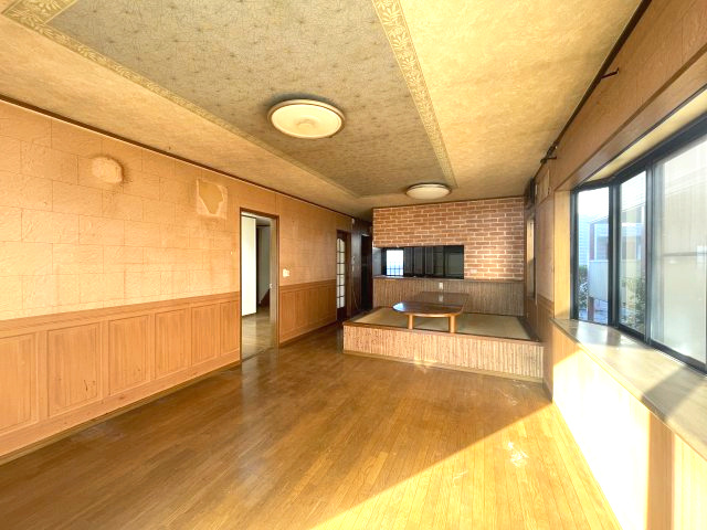 福島市鎌田字原際　中古戸建て・中古住宅の居間・リビング