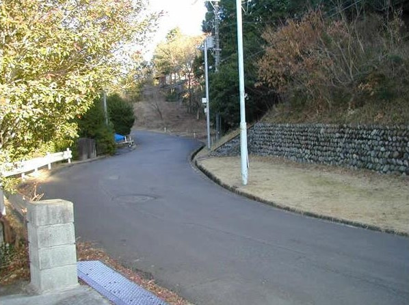 伊豆の国市　富士見ニュータウンの前面道路含む現地写真